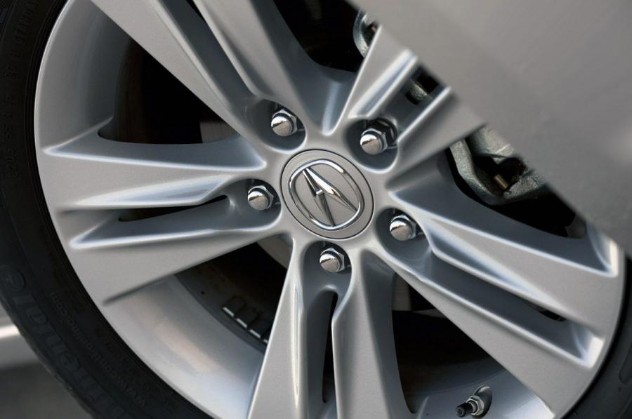 Колеса Acura ILX Hybrid (DE) 2012 года  (фото 27 из 60)
